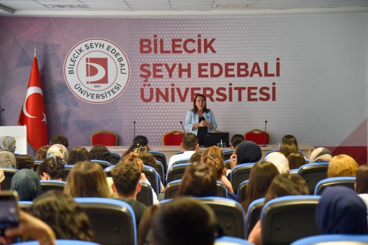Hemşirelik Haftası Üniversitede Coşkuyla Kutlandı 14395