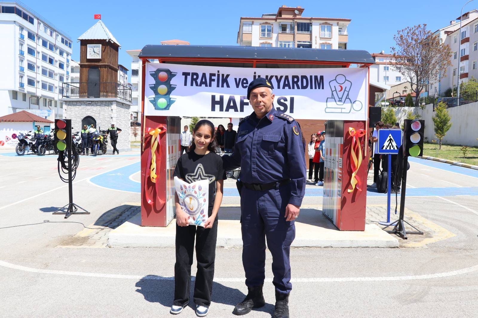 Jandarmadan Örnek Davranış 14009