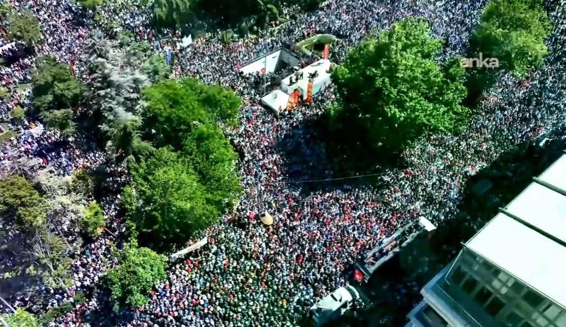 Mi̇lletveki̇li̇ Tüzün “Bi̇ze Bi̇na Deği̇l Yürek Lazim 15045