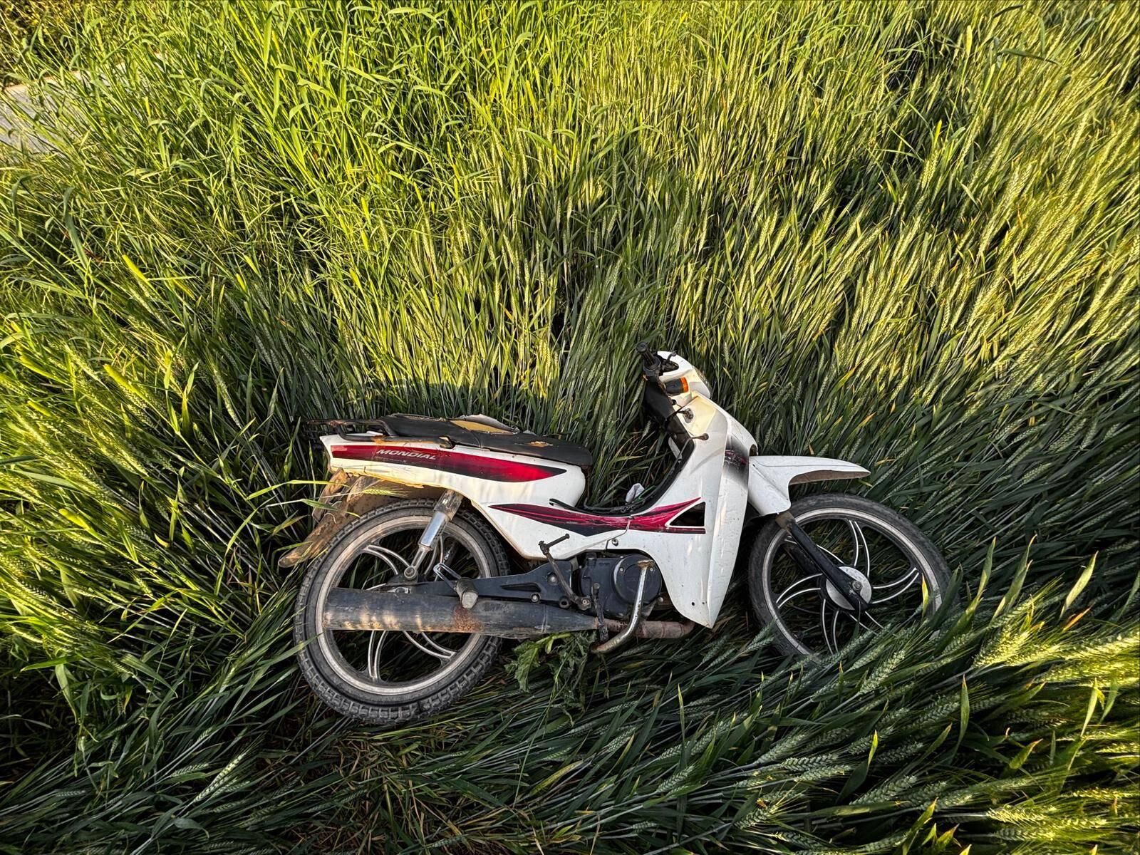 Motosiklet Tarlaya Devrildi 2 Yaralı 14264
