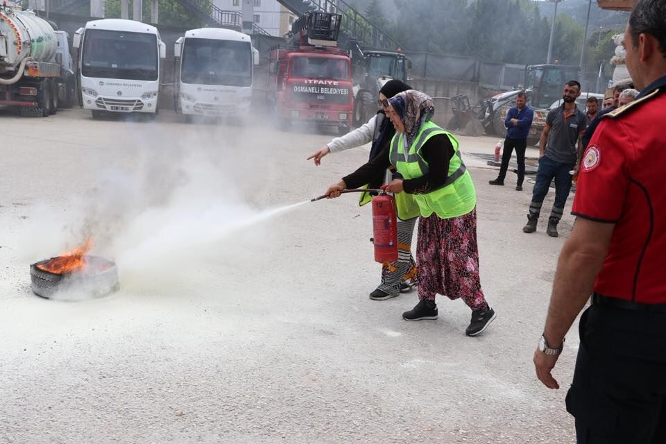 Osmaneli Belediyesi Personeline Yangın Eğitimi Ve Tatbikatı 14459