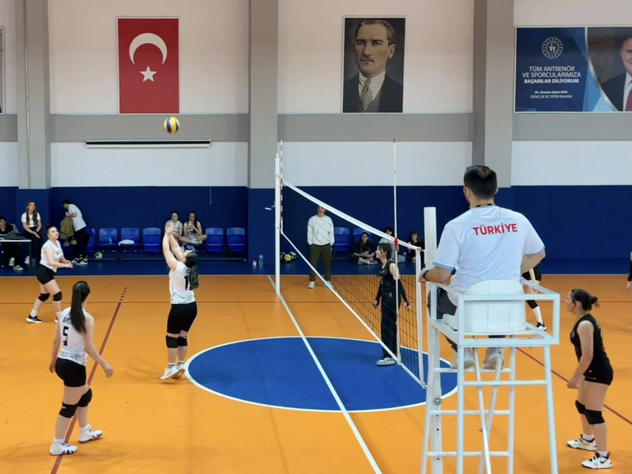 Pazaryeri’nde Liseler Arası Voleybol Turnuvası Tamamlandı 14302