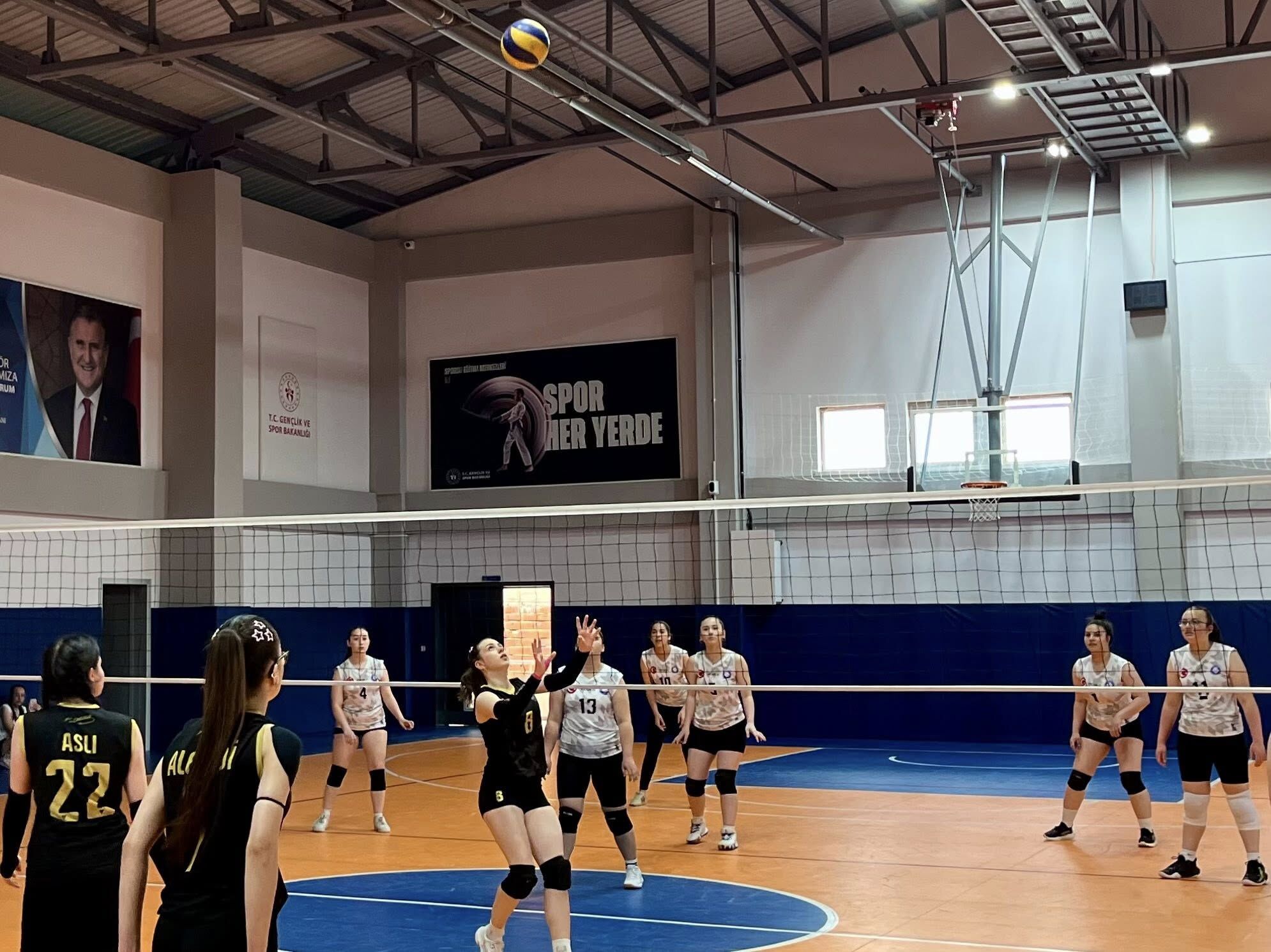 Pazaryeri’nde Liseler Arası Voleybol Turnuvası Tamamlandı 14303