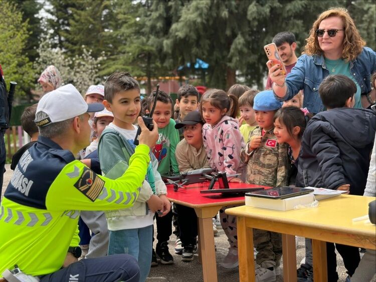 Pazaryeri’nde Miniklere Trafik Eğitimi 14076