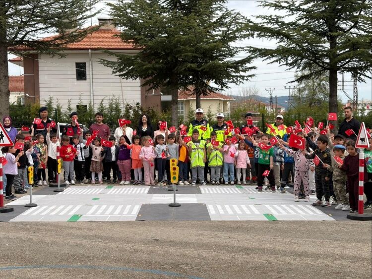 Pazaryeri’nde Miniklere Trafik Eğitimi 14077
