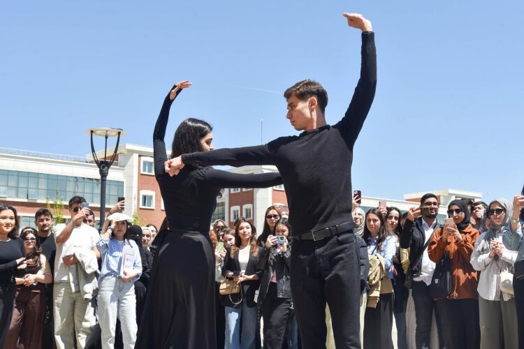 Şeyh Edebali Üniversitesi’nde Kültür Şenliği Coşkusu 14123