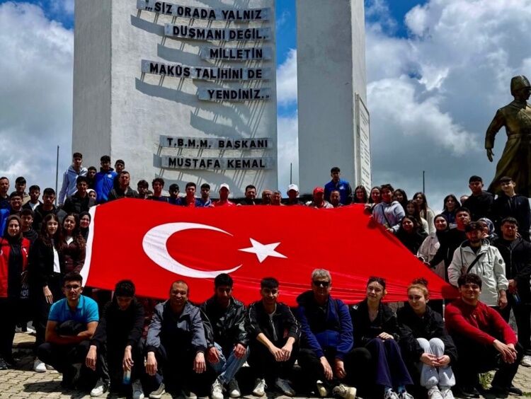 Söğüt’te Gençlik Haftası Doğa Yürüyüşü Ile Coşkuyla Devam Etti 14711