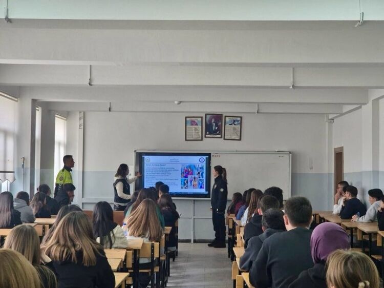 Söğüt’te Öğrencilere Güvenlik Ve Siber Farkındalık Eğitimi 14069