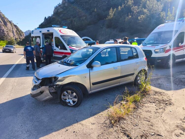 Tünel Çıkışında Kaza 4 Yaralı 15007