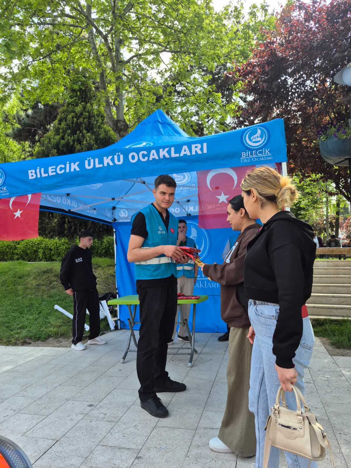 Ülkü Ocakları’ndan Anneler Günü’nde Anlamlı Jest 14180