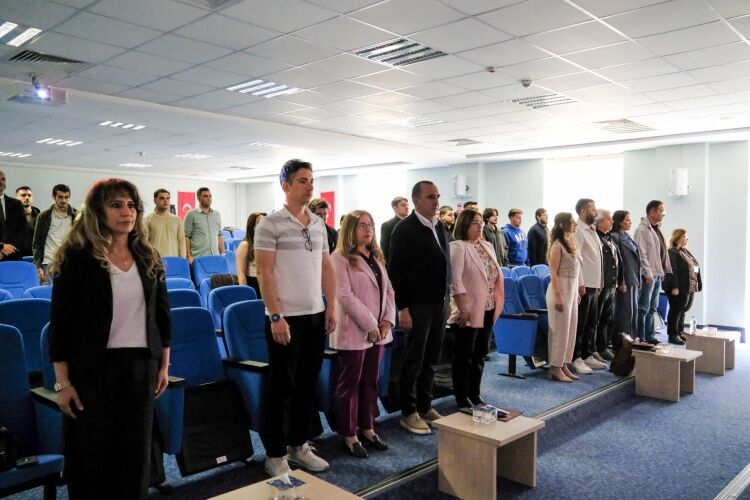 Üni̇versi̇tede “Yas Süreci̇” Programi 13648