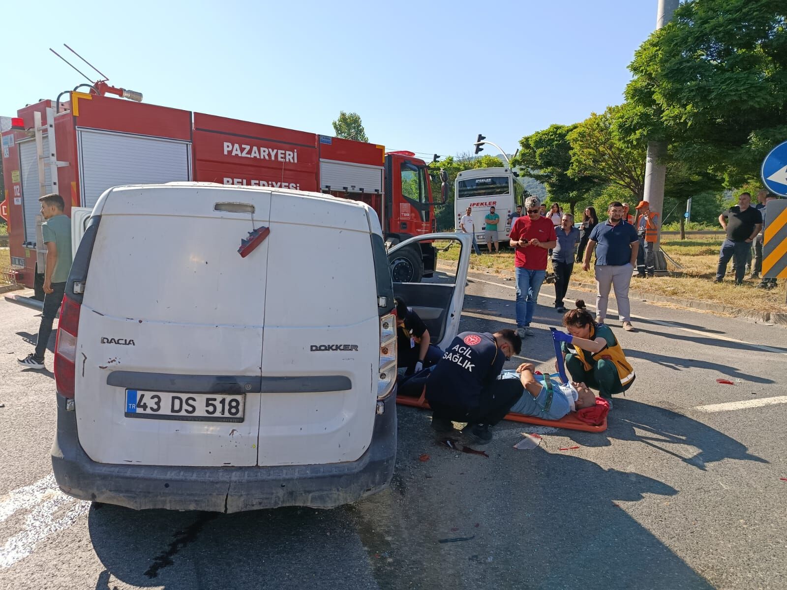 2 Araç Kafa Kafaya Girdi, 4 Kişi Yaralandı 16563