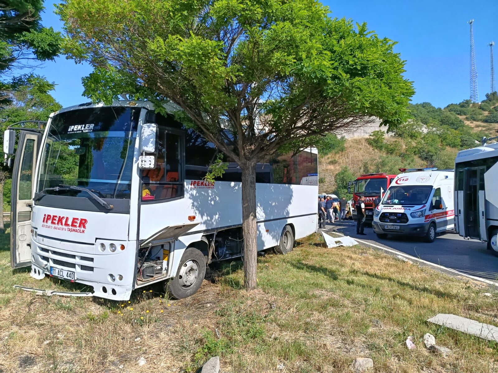 2 Araç Kafa Kafaya Girdi, 4 Kişi Yaralandı 16564