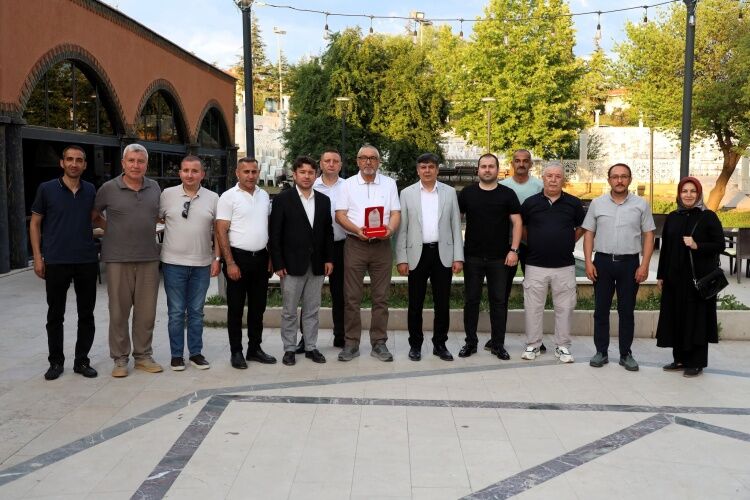 44 Yıllık Emek Plaketle Taçlandı 16140