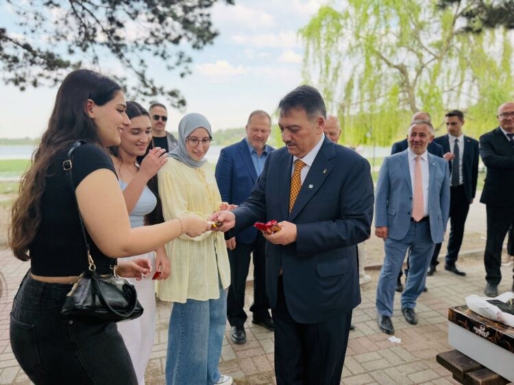 Ak Parti Heyetinden Gölpark’ta Vatandaşlarla Sohbet 16013