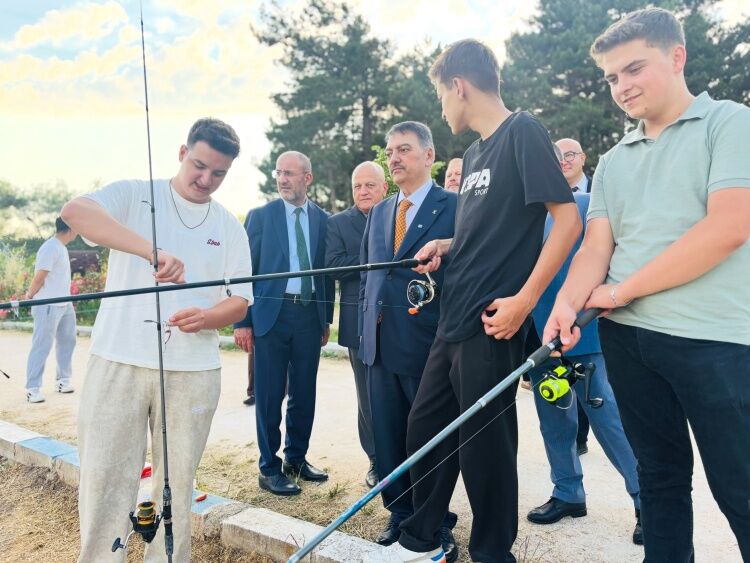 Ak Parti Heyetinden Gölpark’ta Vatandaşlarla Sohbet 16014