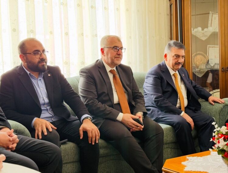 Ak Parti Heyetinden Şehit Ailesine Ziyaret 15993