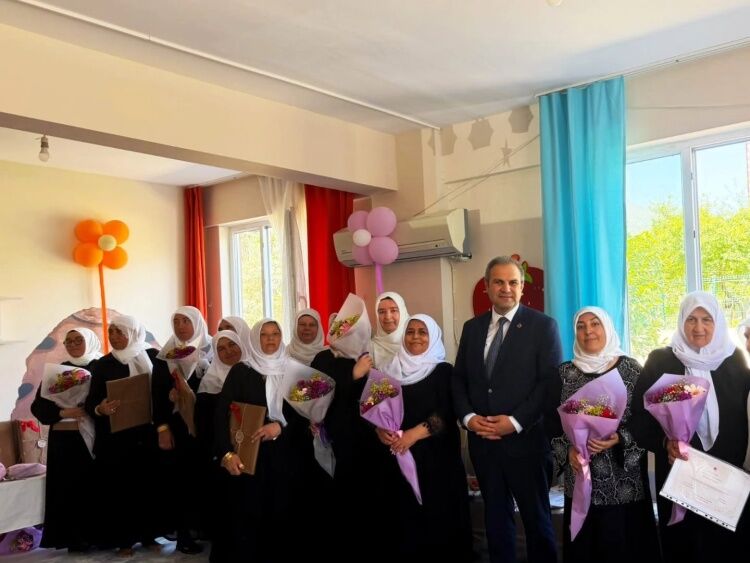 Bayırköy’de Kur’an Kursu Yıl Sonu Hatim Programı Düzenlendi 15759