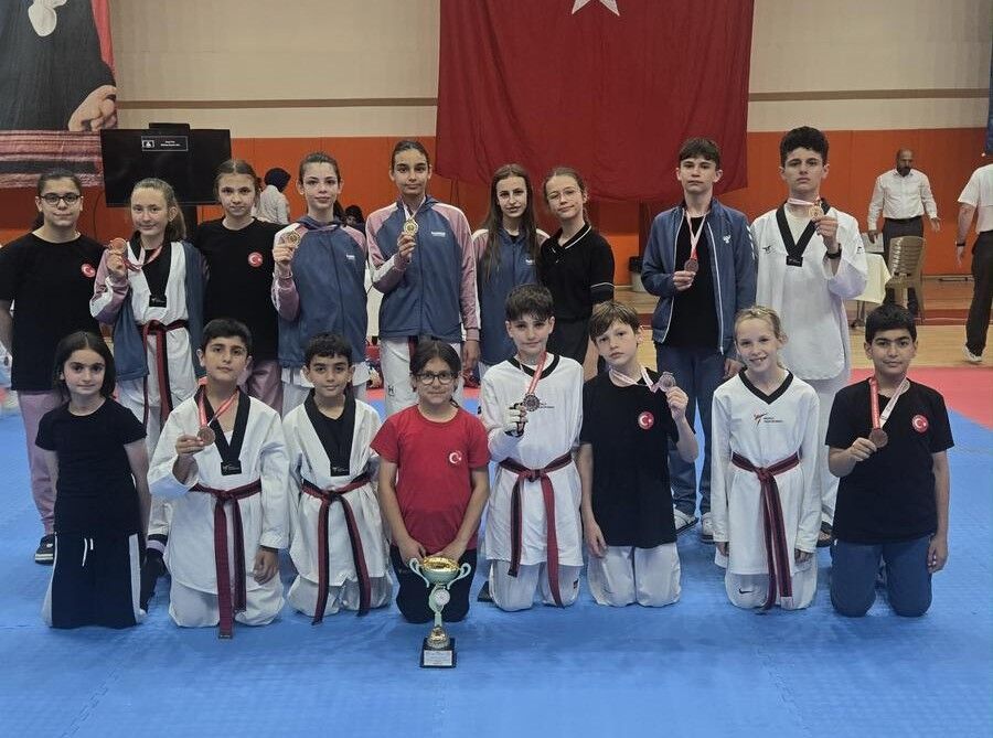Bilecik 11 Madalya Ile Dönüyor 15995