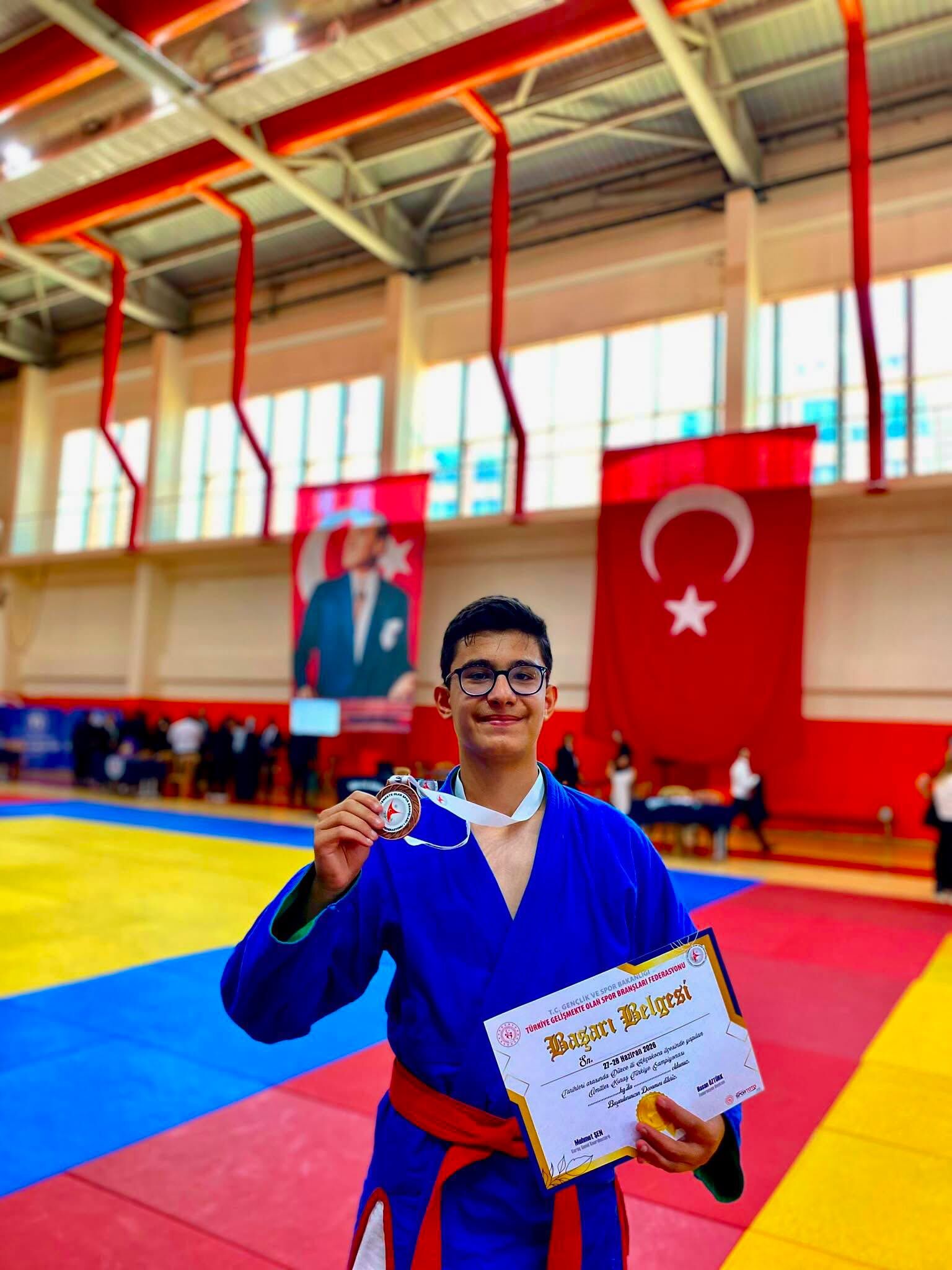 Bilecikli Ahmet Altınay Türkiye Üçüncüsü Oldu 16607