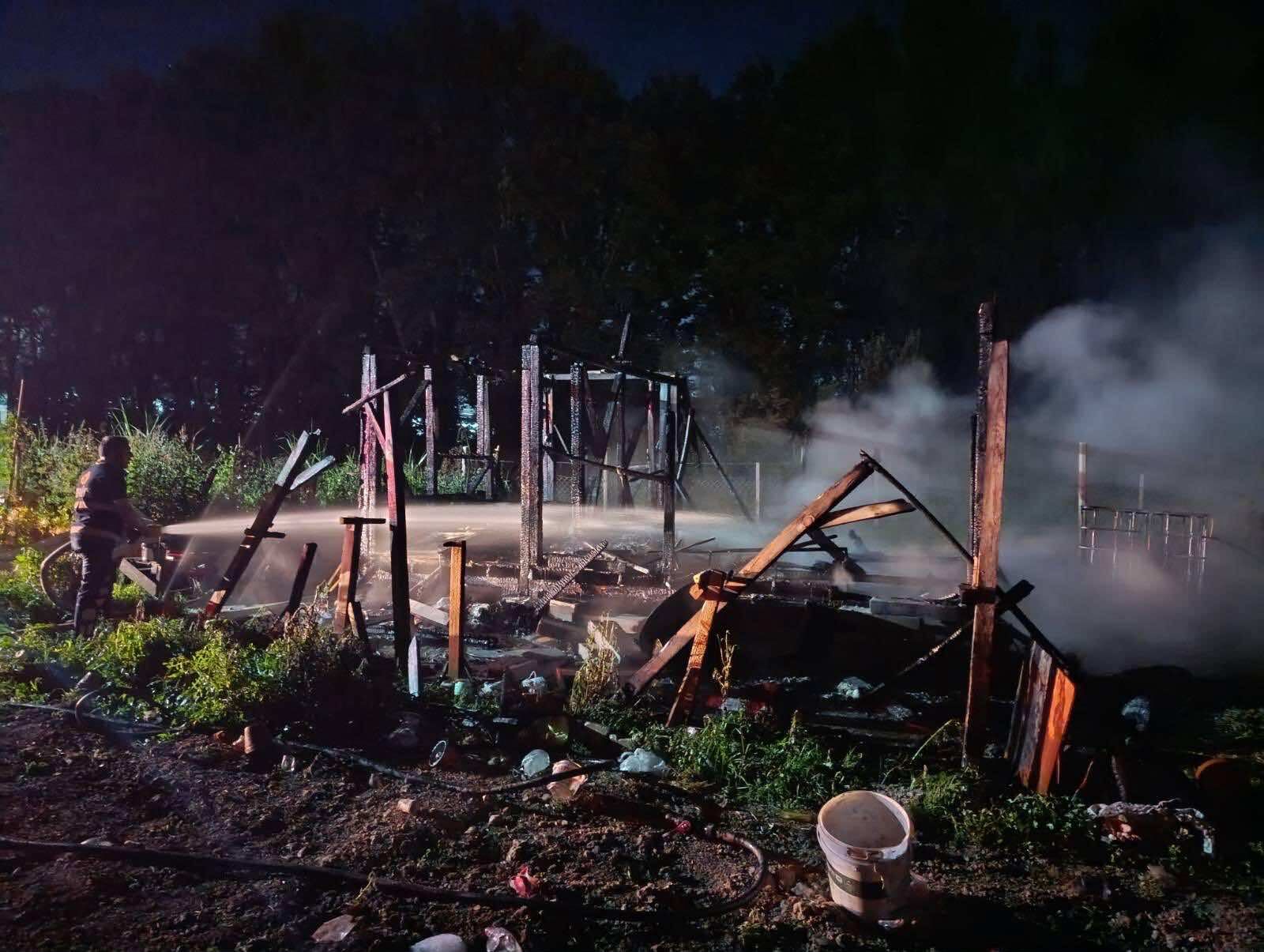 Bilecikte Kulübe Alev Alev Yandı 16534