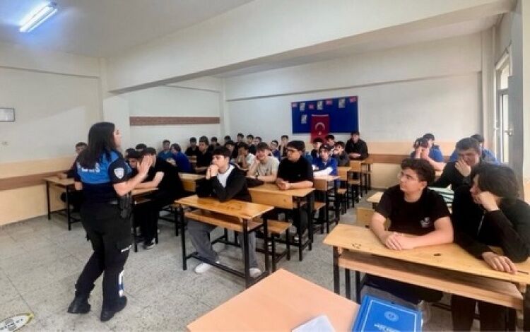 Bilecik’te Öğrencilere Akran Ve Siber Zorbalık Eğitimi 16277