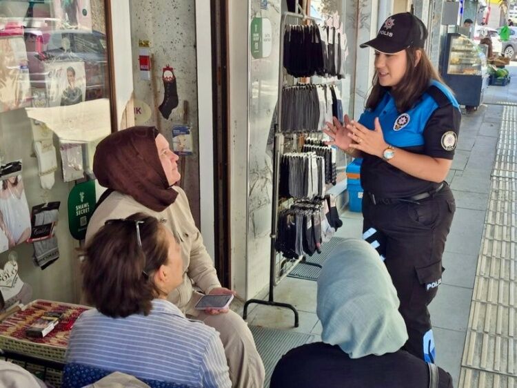 Bilecik’te Polis Sahada Bilgilendirme Yaptı 16390