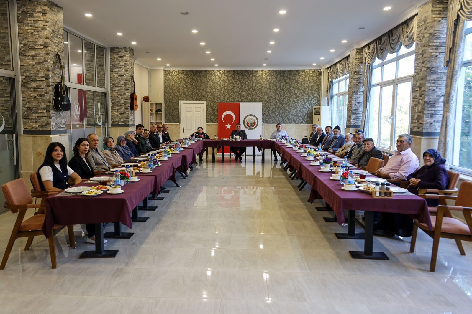 Bilecikte Şehit Babaları Babalar Günü’nde Unutulmadı 16189