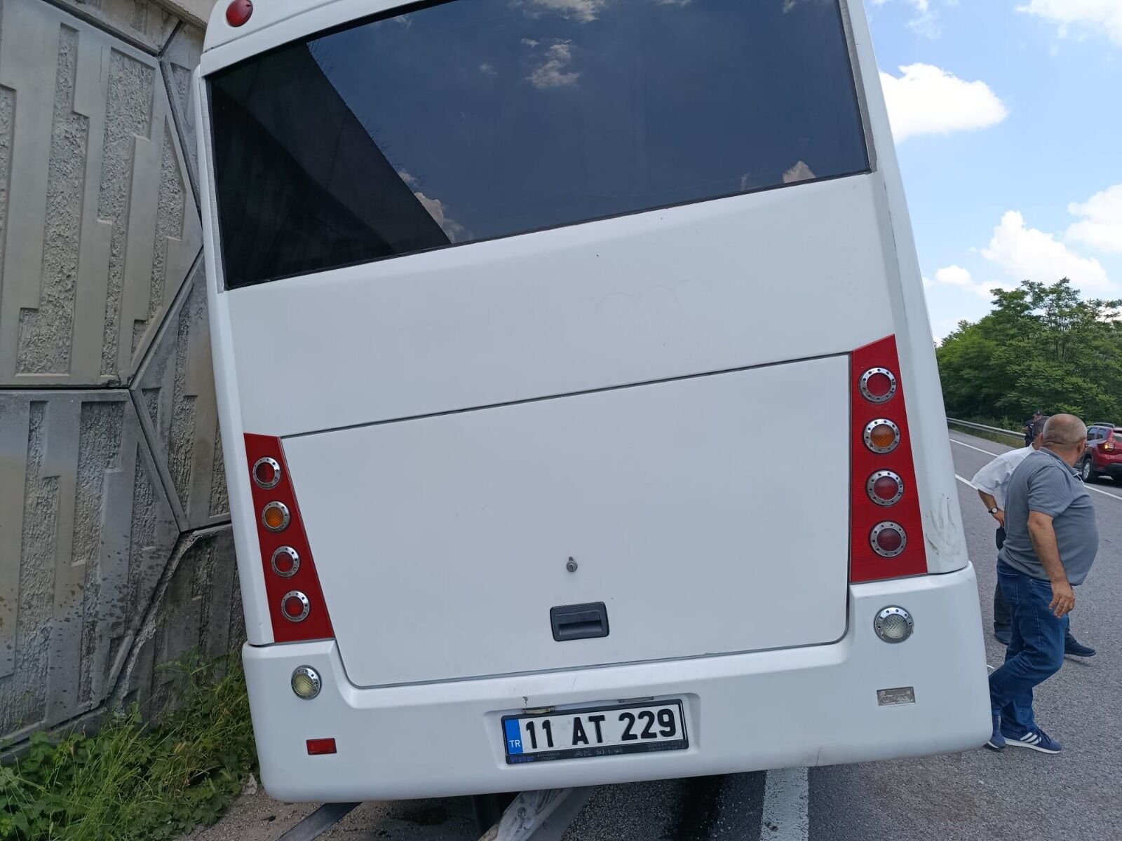 Bilecikte Tır Midibüse Çarptı 12 Yaralı 15628