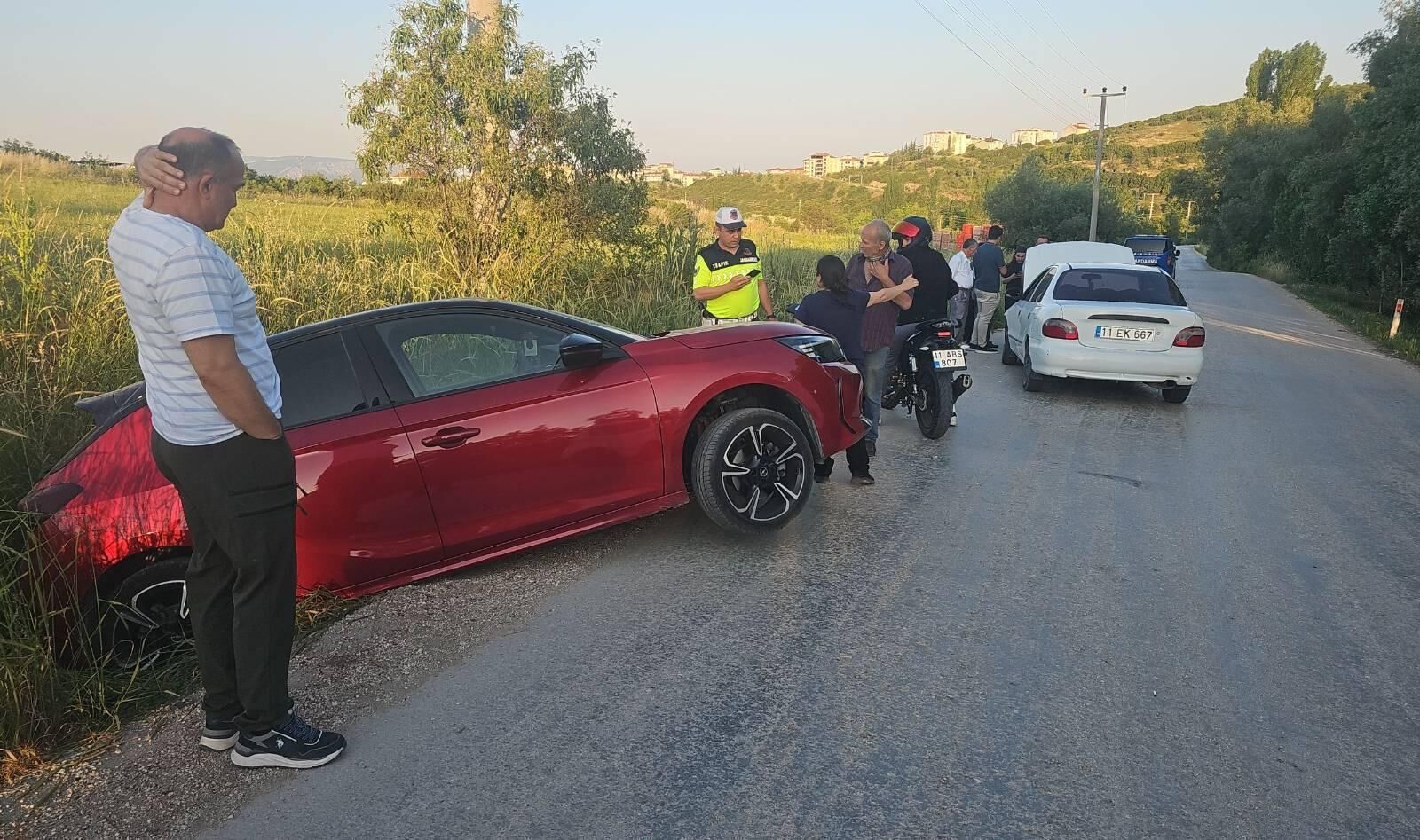 Bilecik’te Trafik Kazası 3 Kişi Yaralandı 15750 (1)
