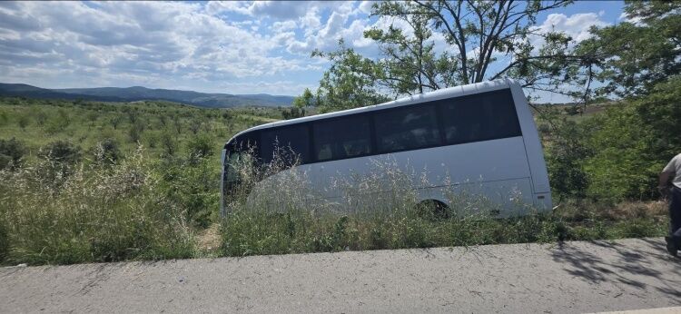 Bilecikte Yolcu Otobüsü Kaza Yaptı 4 Yaralı 15317