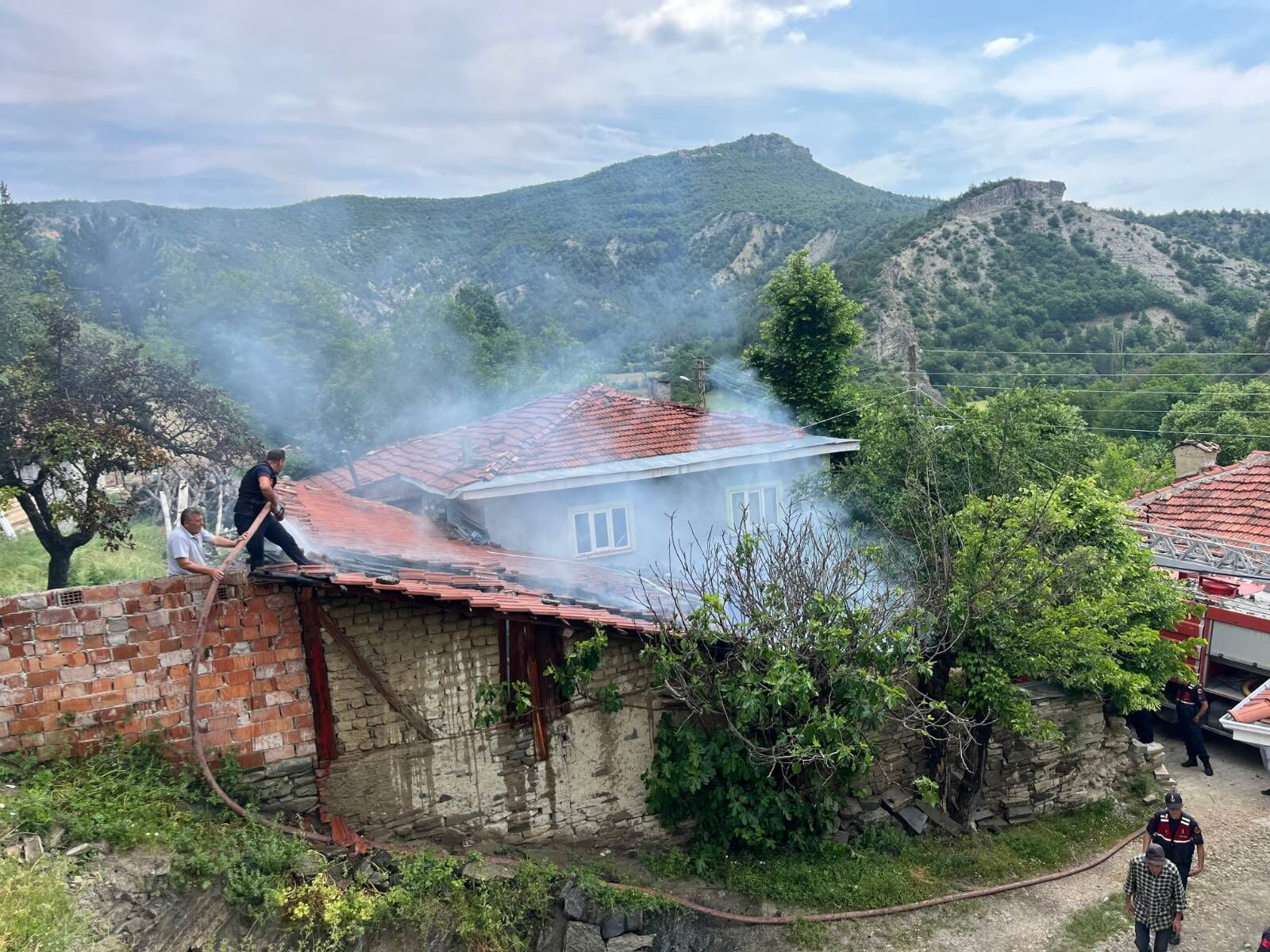 Çatı Yangınında Hasar Oluştu 15594