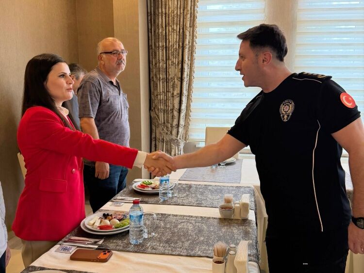 Emniyet Müdürü Çağlar, Siber Suçlar Birimiyle Bir Araya Geldi 15584