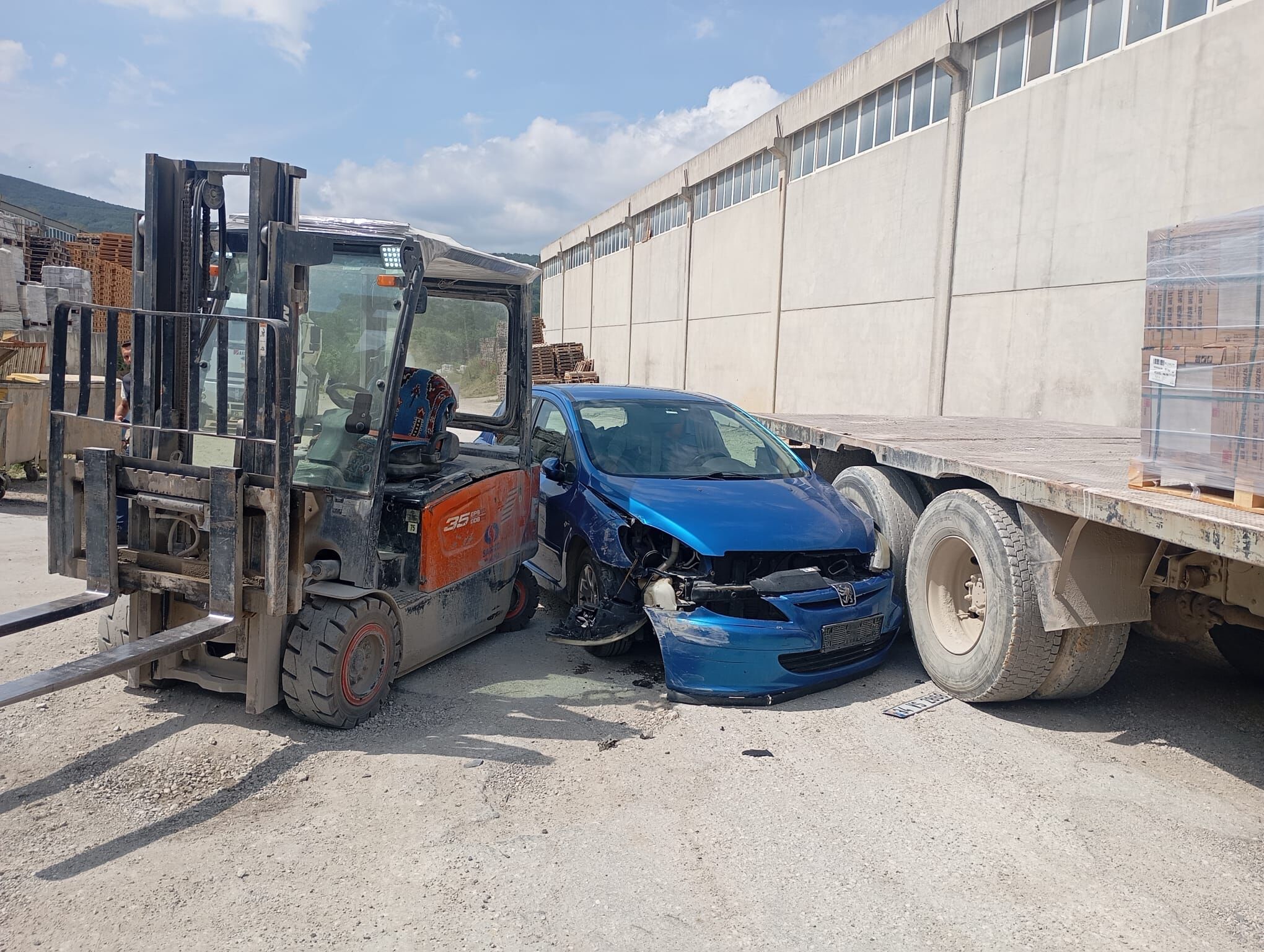 Fabrikanın Yol Işgali Için Cimere Başvurdu 15845