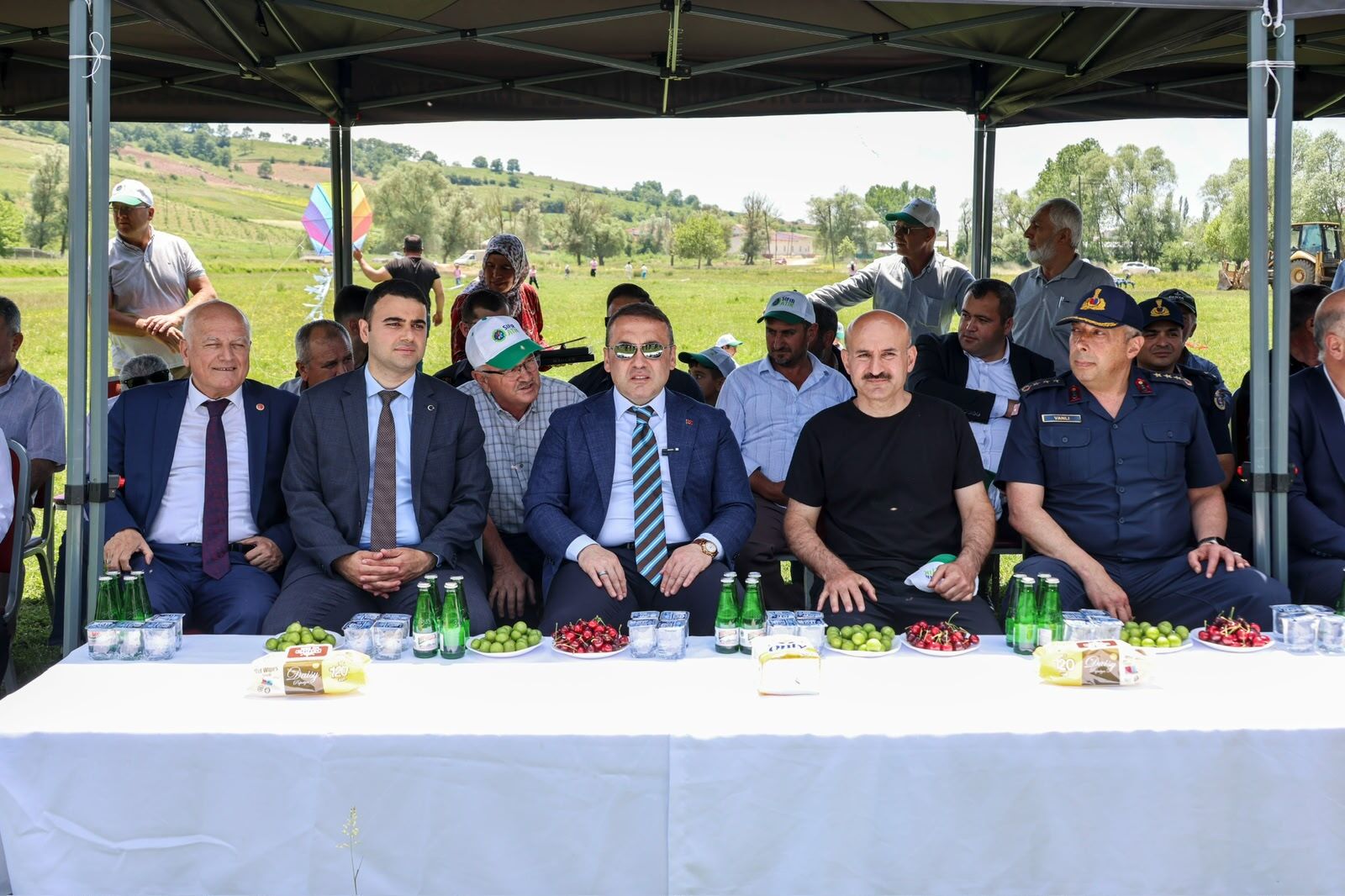 G O K Y U Z U C E V R E I C I N R E N K L E N D I 15256