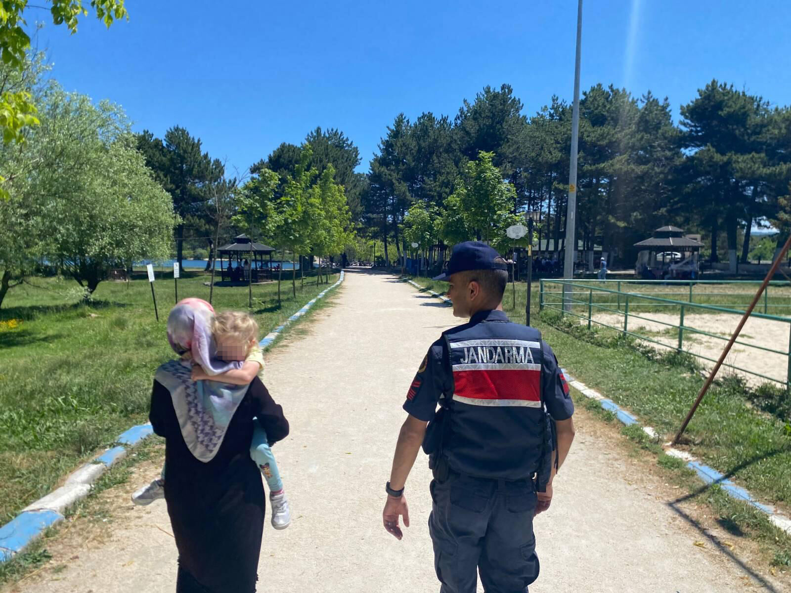 Gölette Kaybolan Çocuğu Jandarma Buldu 15847