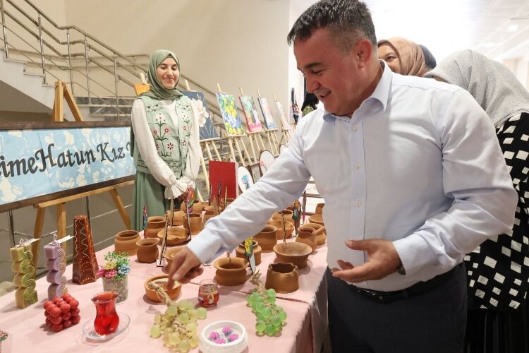 Halime Hatun Kız Yurdu’nda El Sanatları Sergisi Açıldı 15754