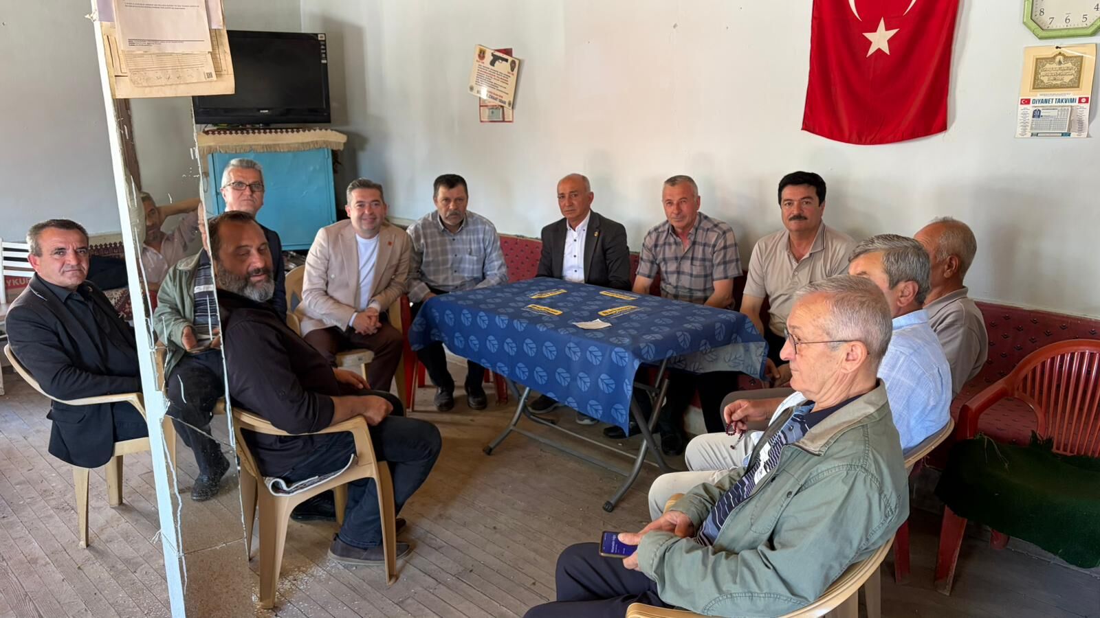Her Yere Yetişen Ilçe Başkanı Takdir Topluyor 15060