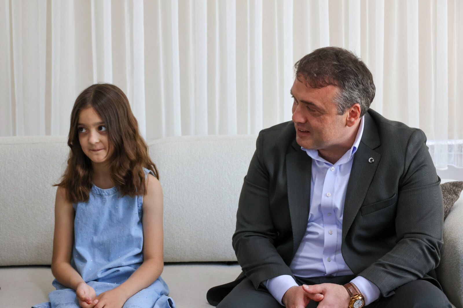 Karne Eve Geldi, Vali De Sürprizle Geldi 16509