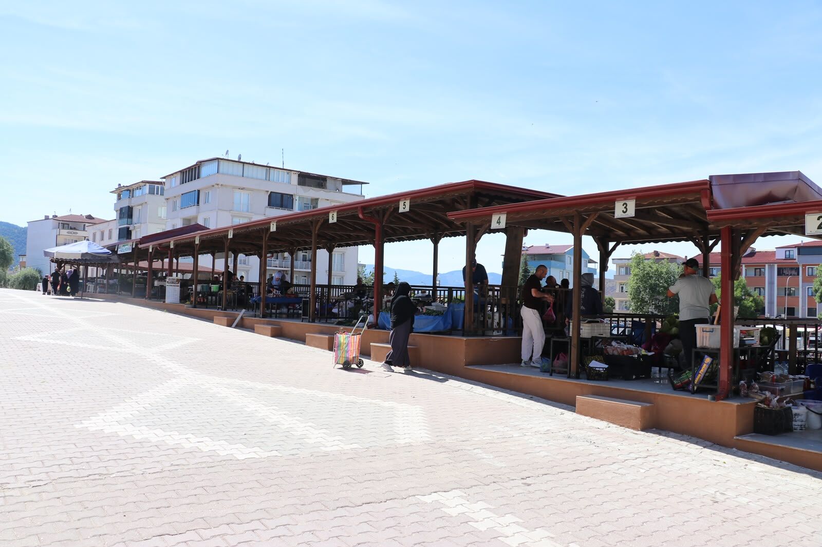 Köylü Pazari Hi̇zmete Açildi 15944