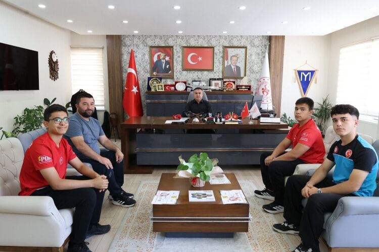 Kuraşta Türkiye Derecesi Elde Eden Sporculardan İl Müdürüne Ziyaret 16312