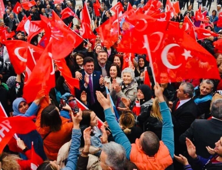 Milletvekili Tüzün’den “Lider Halkın Içinde Olur” Paylaşımı 16146