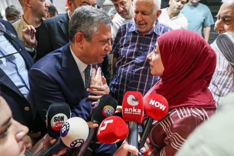 Milletvekili Tüzün’den “Lider Halkın Içinde Olur” Paylaşımı 16147
