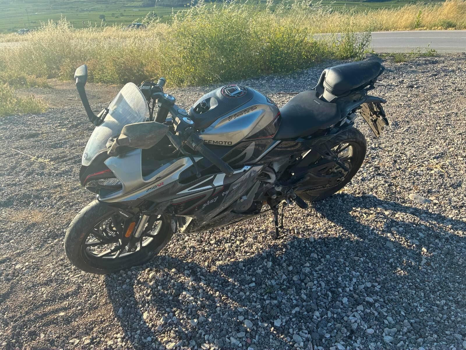 Motosiklet Kazası Kadın Sürücü Yaralandı 15057