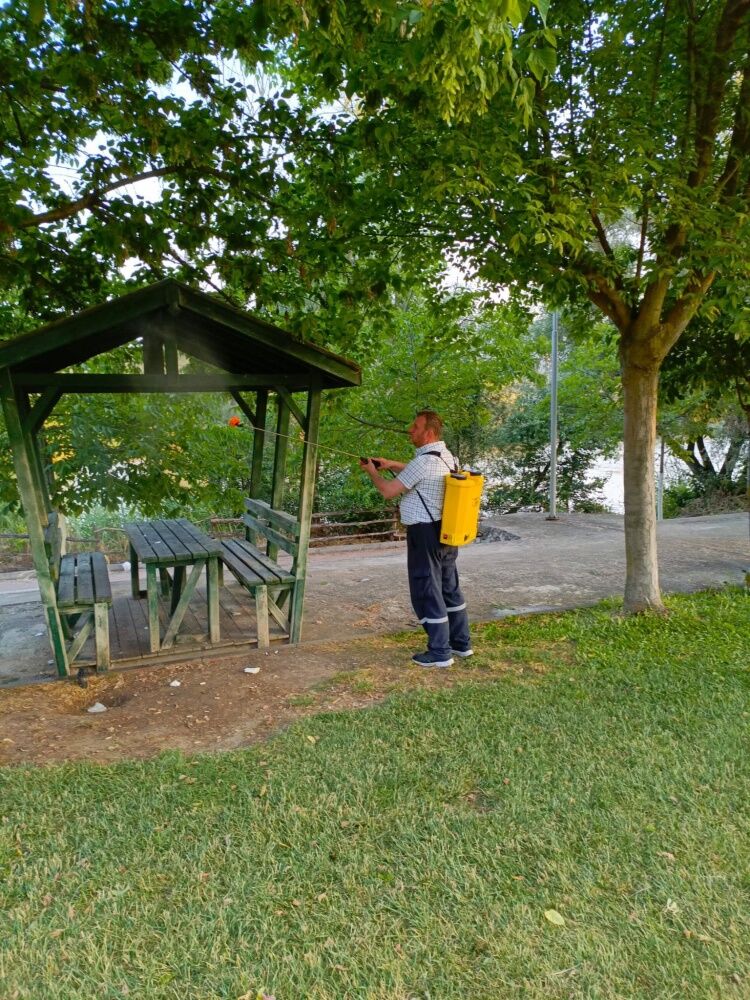 Osmaneli’nde Çocuk Parkları Ve Mesire Alanlarında İlaçlama Çalışması 15474
