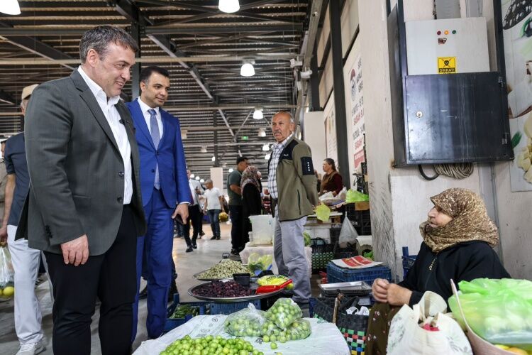 Pazarda Vali Sürprizi 16105