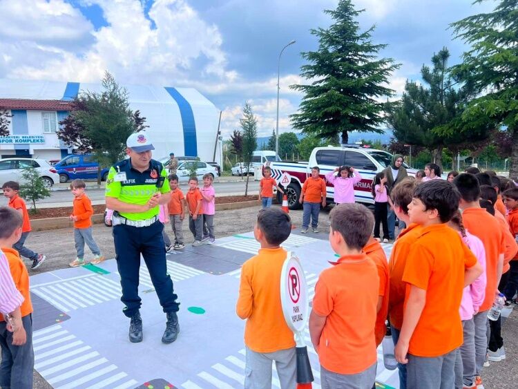 Pazaryeri’nde Öğrencilere Trafik Eğitimi 15687