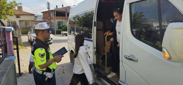 Pelitözü’nde Okul Servislerine Sıkı Denetim 16072
