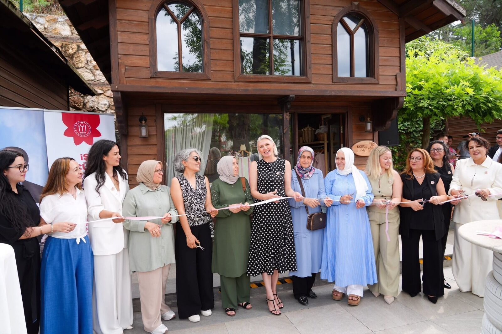 Sanat Sokağı’nda Yeni Mağaza Açıldı 16173