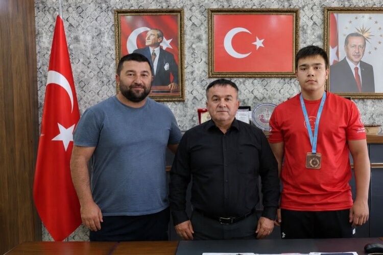 Türkiye Üçüncüsü Eymen Efe Demiröz’den İl Müdürüne Ziyaret 16310